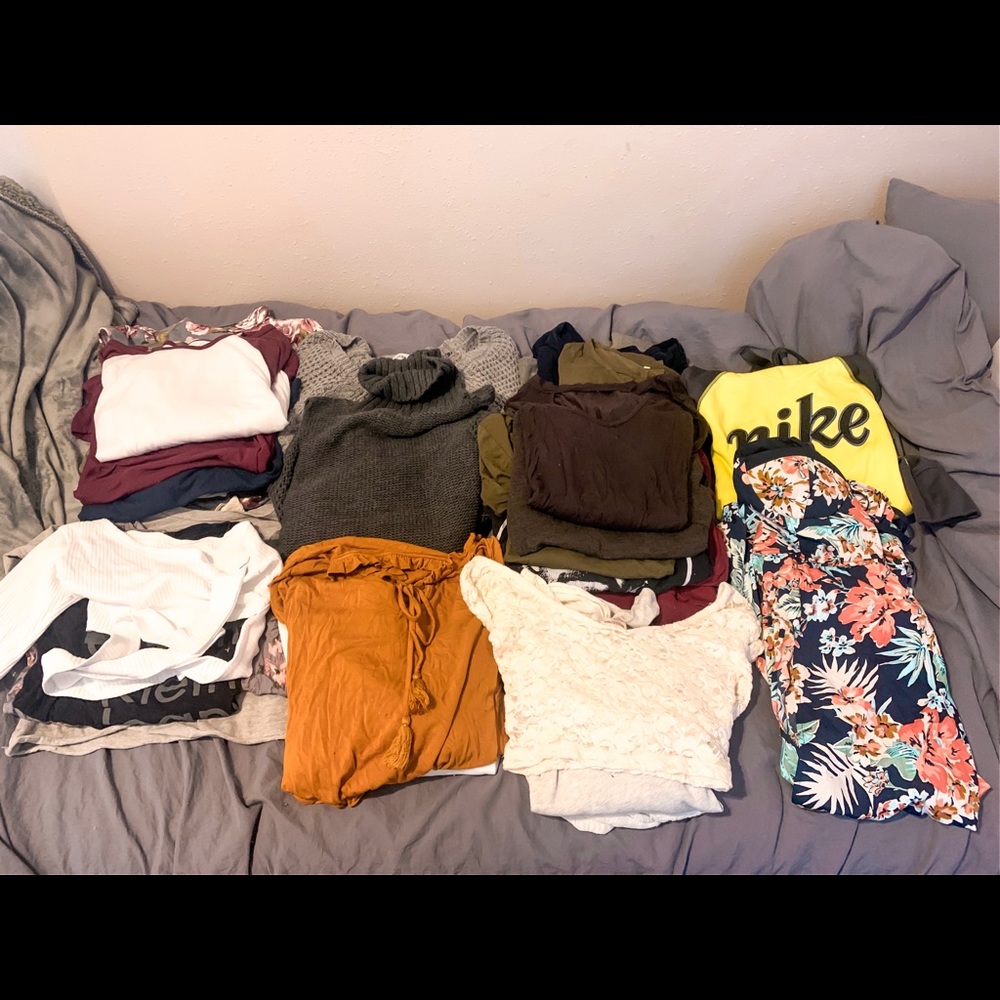 CLOTHES - Picture 8 of 8